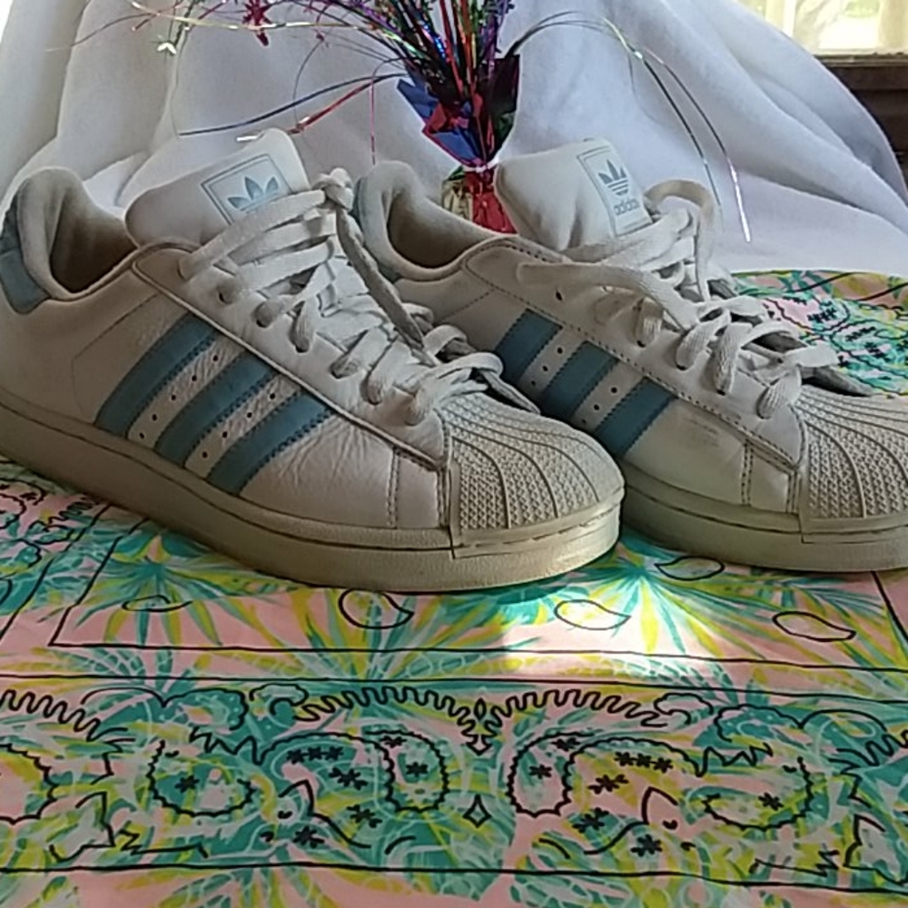 adidas Sneakers